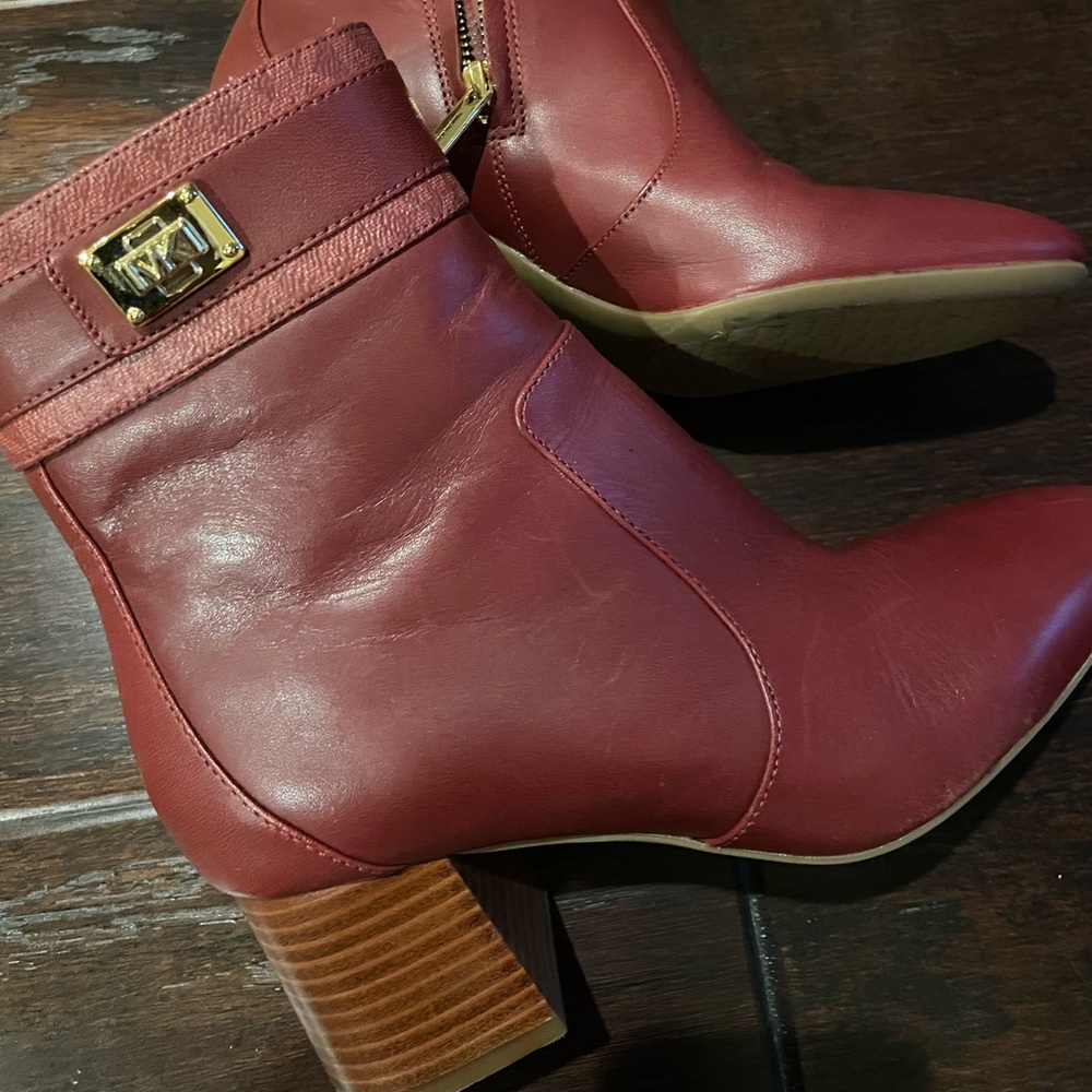 Micheal Kors boots